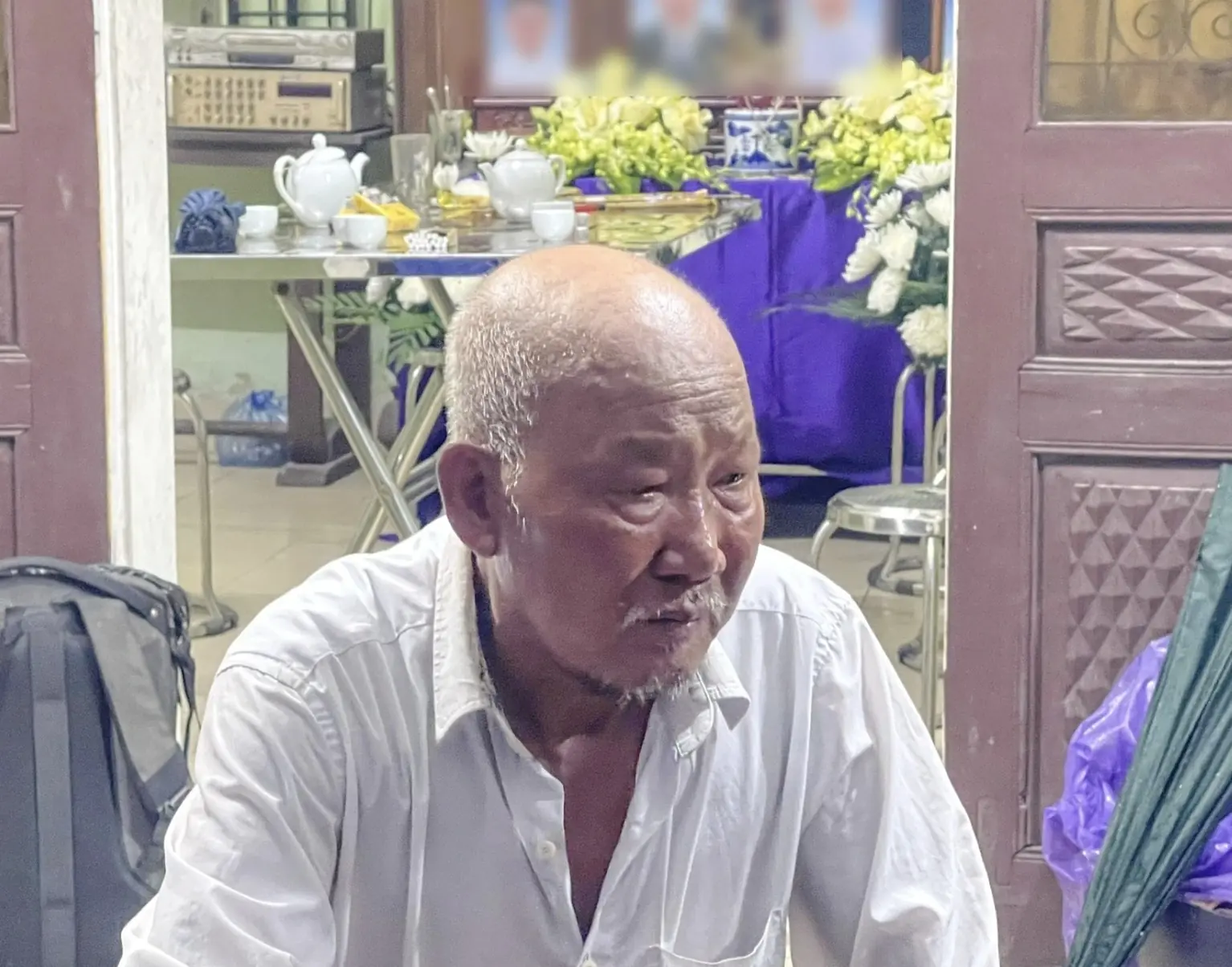 Kẻ đầu bạc tiễn kẻ đầu xanh, cụ ông 73 tuổi một mình lo tang lễ cho con trai, con dâu làm ở BV Bạch Mai và 2 cháu nội vụ lật tàu: "Tôi mất tất cả rồi"