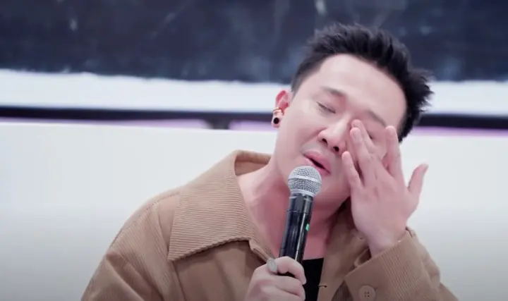 Khán giả mệt mỏi khi Trấn Thành liên tục khóc tại show Em Xinh Say Hi