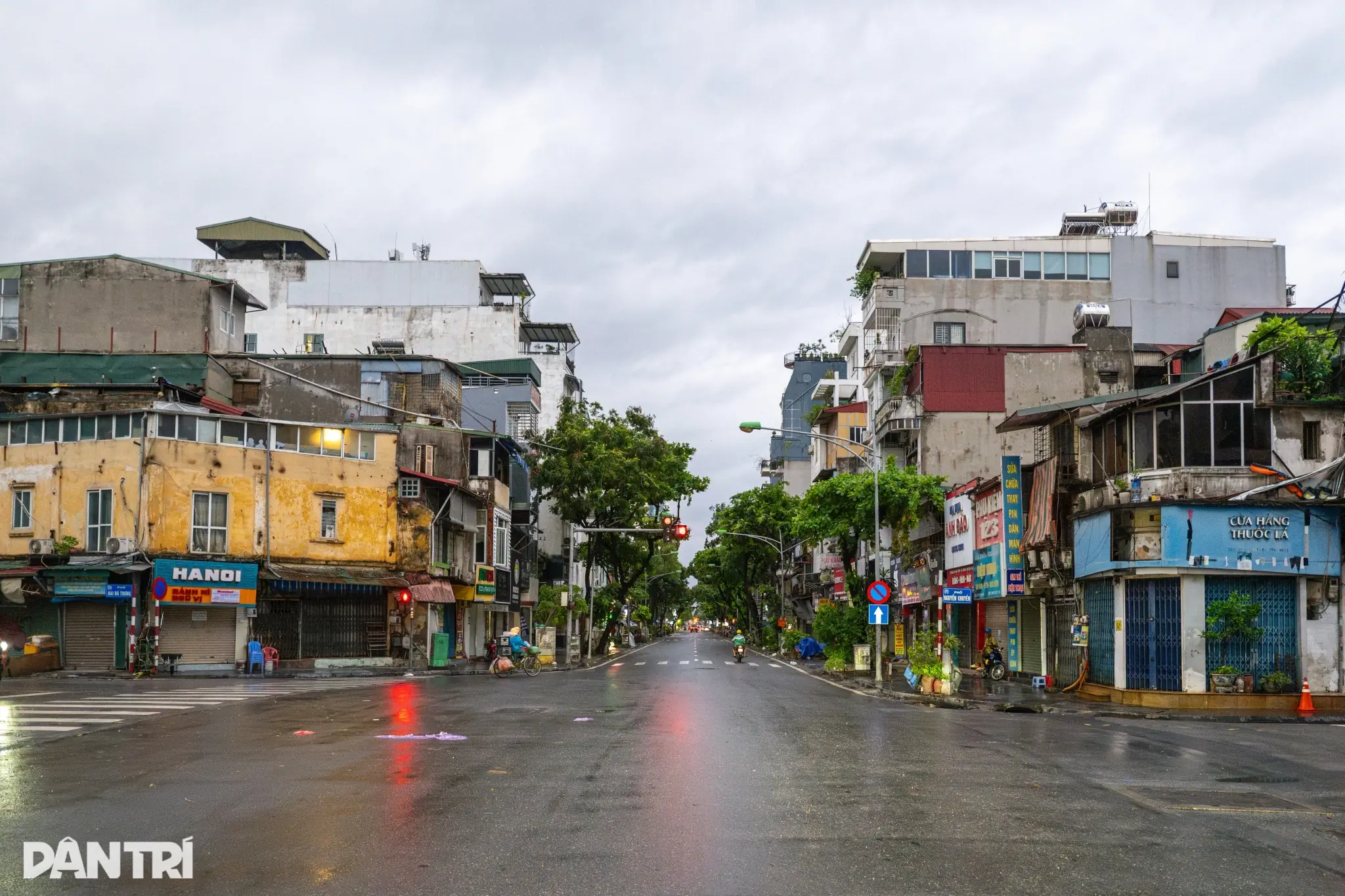 Hà Nội bình yên lạ thường trước giờ bão Wipha đổ bộ