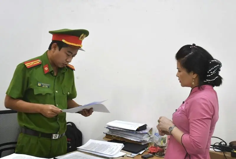 Bắt tạm giam bảo mẫu ném bé trai 14 tháng tuổi gây chấn thương sọ não