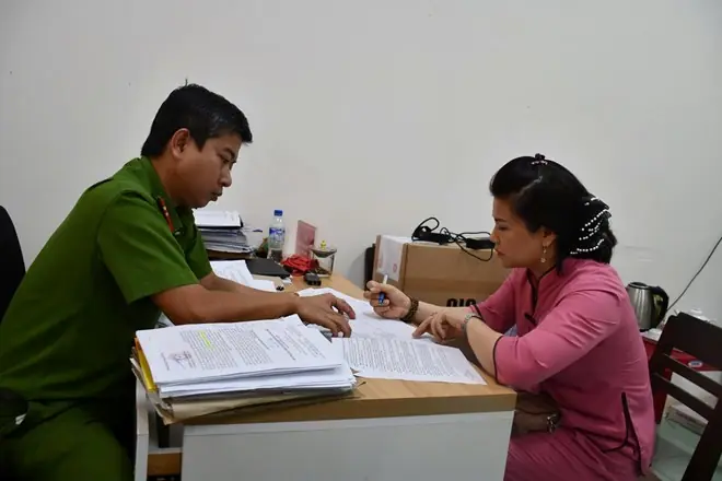 Bắt tạm giam bảo mẫu bạo hành bé trai 14 tháng tuổi ở Quảng Ngãi