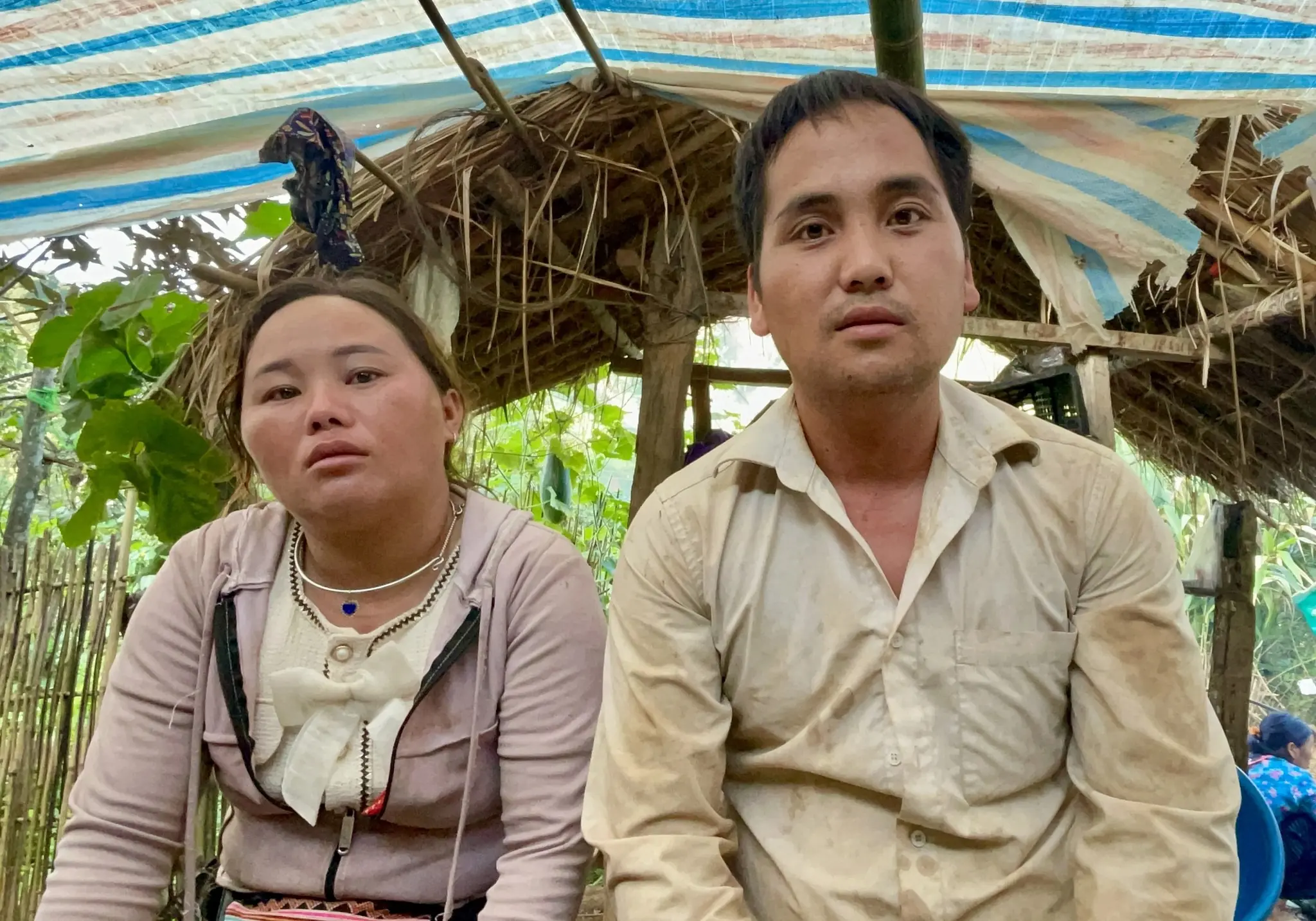Người bố thoát chết kể khoảnh khắc bất lực nhìn 3 con bị vùi lấp trong bùn đất