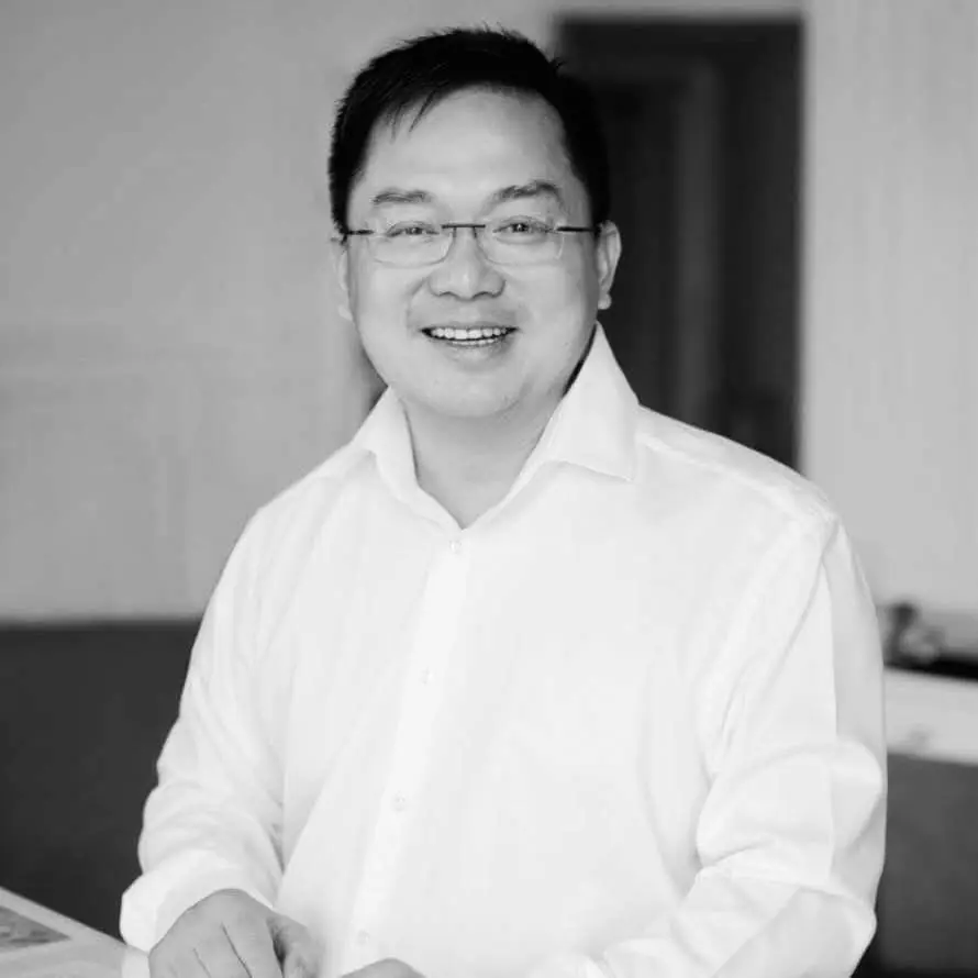 Con trai ông Hoàng Nam Tiến thông báo về lễ an táng ở quê nhà Nghệ An: "Giờ chắc ba toại nguyện rồi..."